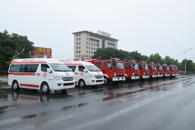 2辆福田G7救护車(chē) 10辆豪沃消防車(chē) 出口检验合格准备发車(chē)啦